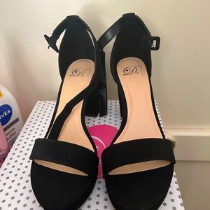 Dressy black heel